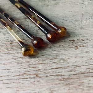 Two pairs of VINTAGE Paton's Tortoise Shell Knitting Needles. Size 8's and 10's. My Vintage home. image 3