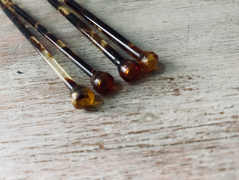 Two pairs of VINTAGE Paton's Tortoise Shell Knitting Needles. Size 8's and 10's. My Vintage home. image 3