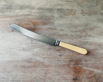 Fabulous VINTAGE "Leppington Cutlers Ltd", Bone Handle Bread Knife. My vintage home.