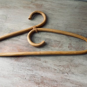 VINTAGE 1970's wooden / bamboo coat hanger. Vintage home / decor image 4