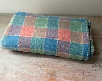 Wonderful 1960s 100% wool, Australian made, Vintage Blanket. My Vintage Home.