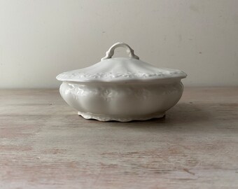 Delightful 100 year old Alfred Meakin WHITE VINTAGE liddered dish  / vintage home / white home / french kitchen.