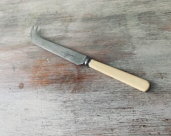 VINTAGE English bone handled cheese knife. VINTAGE kitchen / vintage home.