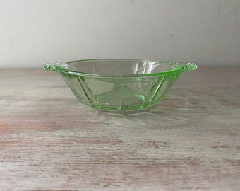 Fabulous VINTAGE art deco green depression glass dish. My vintage home / vintage decor