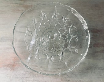 Stunning VINTAGE glass cake stand. My vintage home / vintage decor