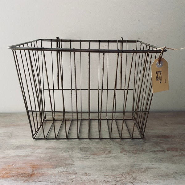 Fabulous VINTAGE rustic wire bicycle basket / tray.