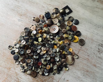 Four Hundred brown tone VINTAGE buttons. Fabulous collection. My Vintage home.