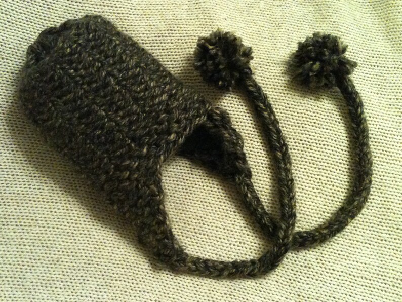 Loom Knit Earflap Hat PATTERN. Mossy Earflap Hat with tails & image 5