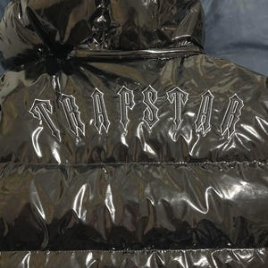 Men&#39;s TRAPSTAR Irongate Detachable Hooded Black Gloss Puffer Jacket