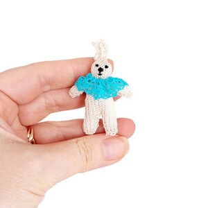 Modèle de tricot mignon mini lapin de Pâques - Projet de miniature de maison de poupée bricolage facile à tricoter !