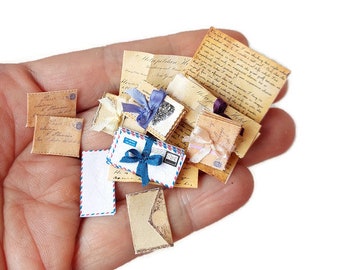 Oud poppenhuis miniatuur afdrukbare vintage brieven en enveloppen DIY pakket