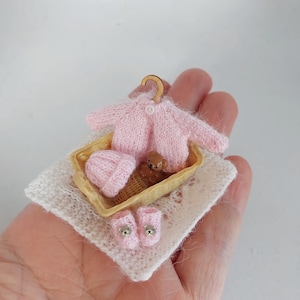 Miniature Baby Basket: 1/12 Scale Dollhouse Nursery Set