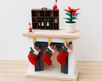 Miniature Christmas Stocking – Handknitted 1:12 Scale Dollhouse Decoration