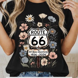 Camiseta con el escudo floral de la Ruta 66, 100 años / 1926-2026, Carretera Madre
