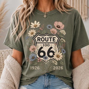Maglietta floreale Route 66, maglietta vintage Route 66, maglietta per il centenario, maglietta con grafica di fiori selvatici, maglietta retrò da viaggio, maglietta regalo Americana