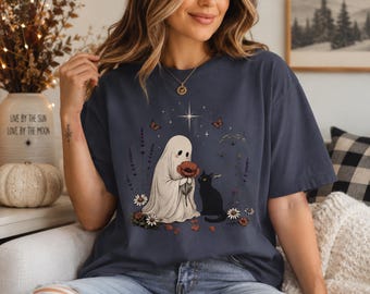 Cute Ghost & Black Cat Halloween Shirt Comfort Colors Fall Tee Floral Ghost T-Shirt Spooky Cute Cottagecore Shirt Autumn Witchy Tee