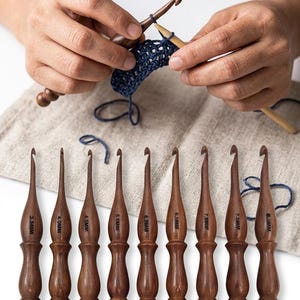 Sheesham Wood Crochet Hooks Set – Ergonomic Hand-Turned Rosewood Knitting Needles