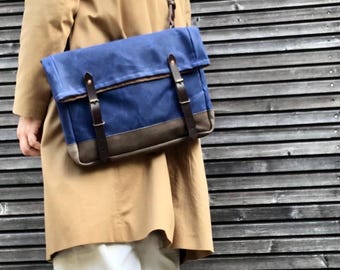 Messenger with folded top in waxed canvas / Musette / Satchel with adjustable shoulderstrap UNISEX