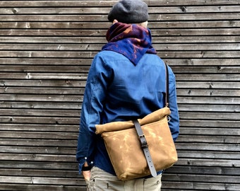 Messenger bag waxed canvas / cross body bag with leather shoulder stap and padded bottom COLLECTION UNISEX