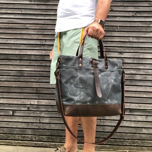 Tote bag in waxed canvas with leather bottom and cross body strap