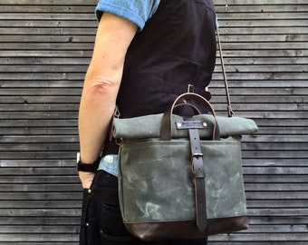 Waxed canvas messenger bag / cross body bag / satchel with leather shoulder strap and padded bottem COLLECTION UNISEX