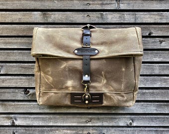 Umhängetasche mit hochgeklapptem Oberteil aus gewachstem Canvas / Musette / Satchel mit verstellbarem Schulterriemen UNISEX