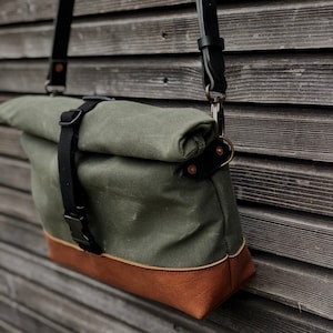 Sacoche en sergé filtrant ciré vert olive / sac messager / sac de jour en toile