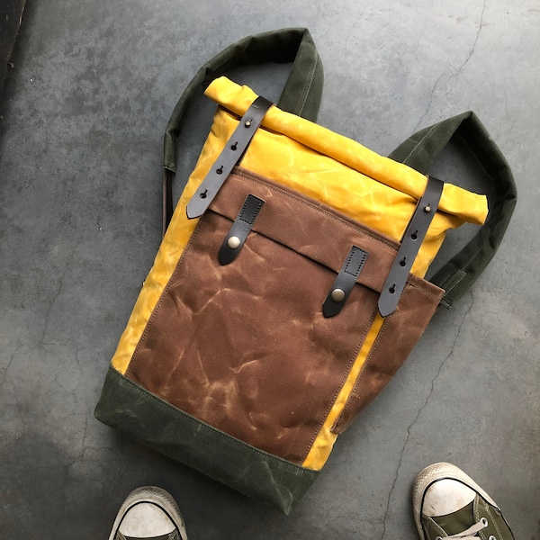 Jaune en cuir de toile ciré Sac à dos de taille moyenne / Sac à dos de banlieue / Sac à dos Hipster avec dessus de rouleau