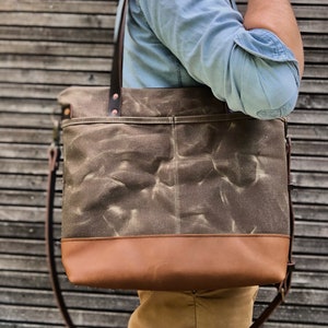 Tote bag in field tan waxed canvas  / every day bag with leather handles and shoulder strap