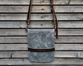 Day bag in waxed canvas / small messenger bag/ satchel / field bag with vegetable  leather shoulderstrap