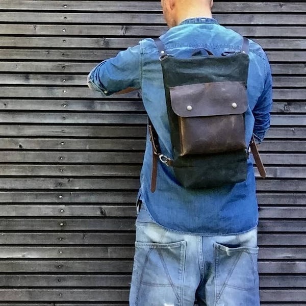 Gewachster Canvas-Rucksack: Kleiner Tagesrucksack in Waldgrün mit Ledertasche