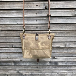 Waxed canvas daybag / satchel image 7