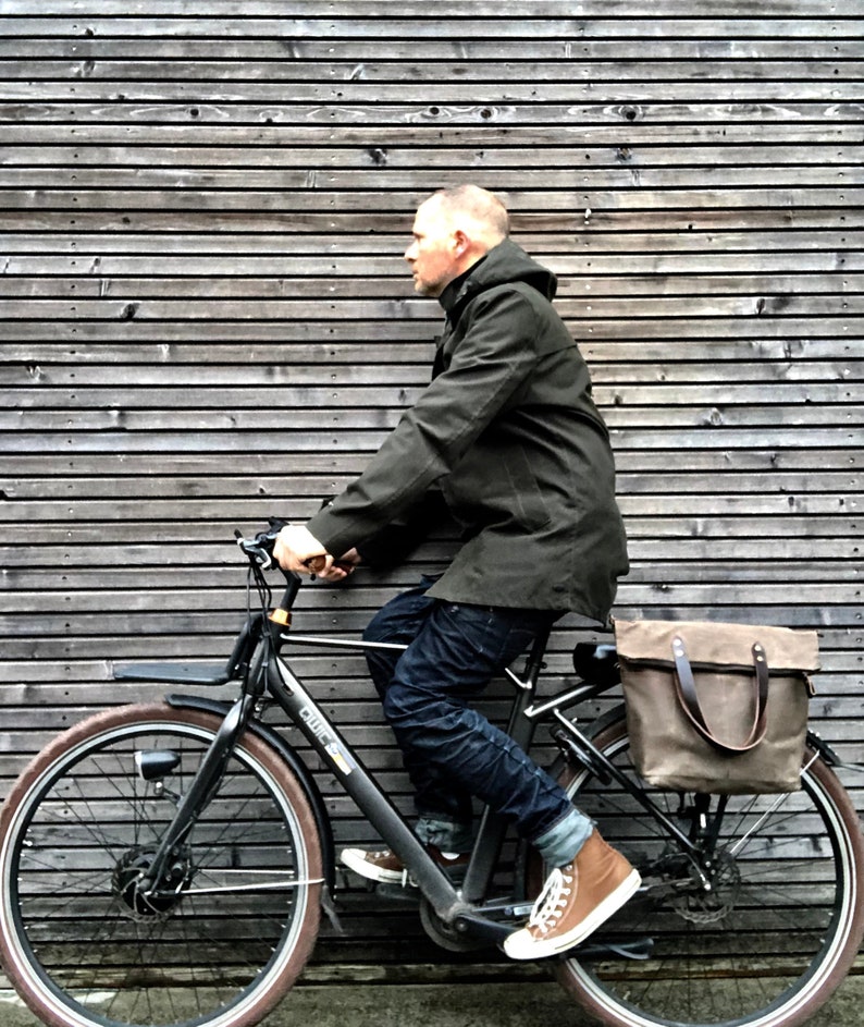 Waterproof bicycle pannier in waxed canvas with zipper closure and cross body strap bike accessories image 2