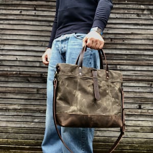 Einkaufstasche aus gewachstem Canvas mit Lederboden und Cross-Body-Riemen