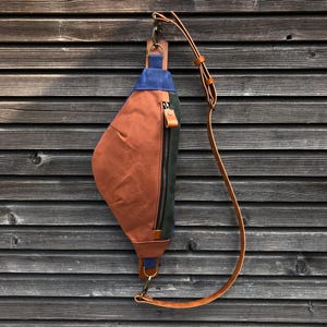 Sac banane en toile cirée / sac à bandoulière / sac poitrine / sac de jour / avec bandoulière en cuir