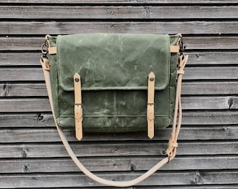 Schoudertas van olijfgroen gewaxt canvas/musette met verstelbare schouderriem UNISEX
