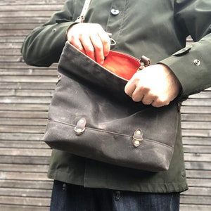 Field bag made in waxed canvas and leather satchel / messenger bag / canvas day bag image 7