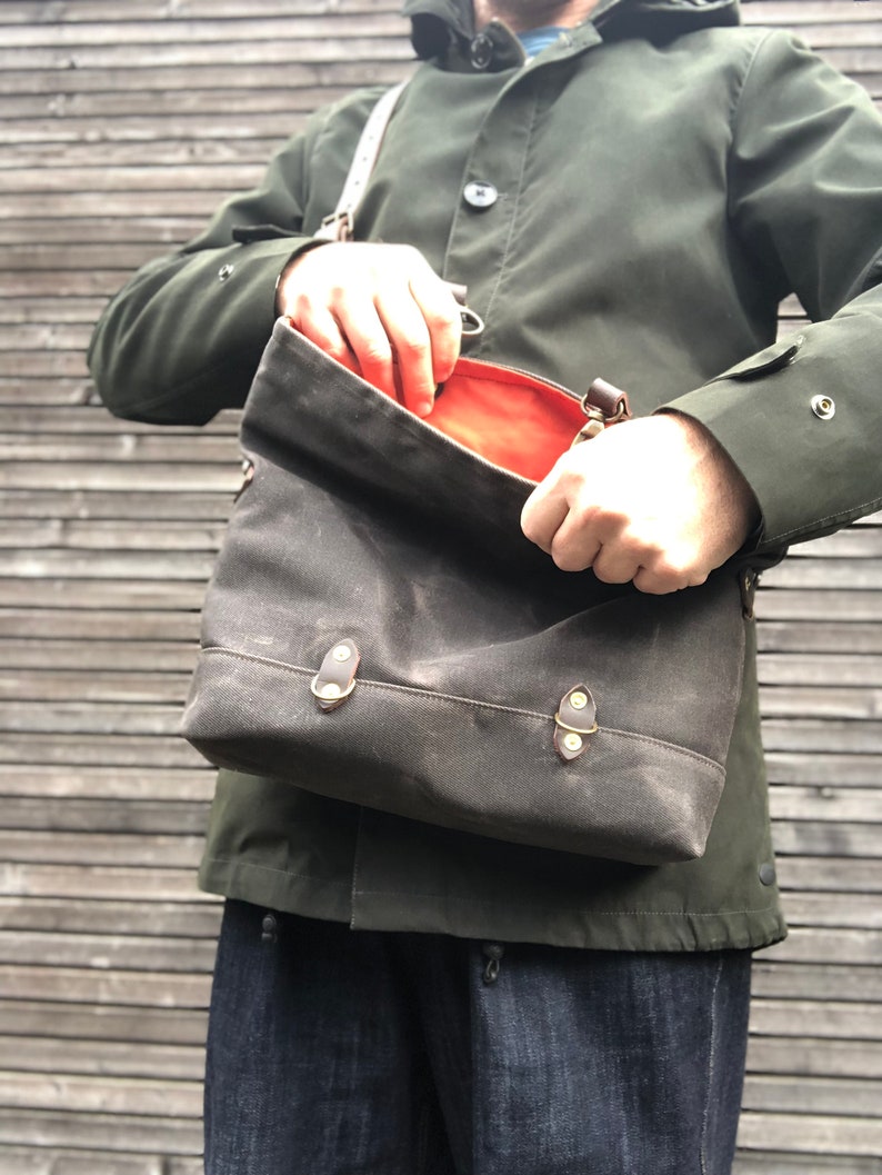 Field bag made in waxed canvas and leather satchel / messenger bag / canvas day bag image 7