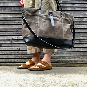 Sac fourre-tout XL en toile cirée avec poignées et bandoulière en cuir