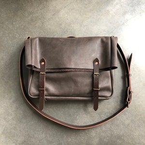 Leather messenger with folded top in oiled leather Musette Satchel with adjustable shoulderstrap image 4