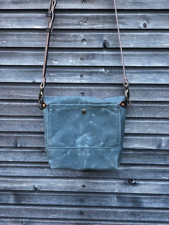 Field bag in waxed canvas with folded top waterproof canvas satchel