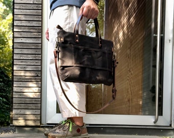 Briefcase in waxed canvas and leather    COLLECTION UNISEX