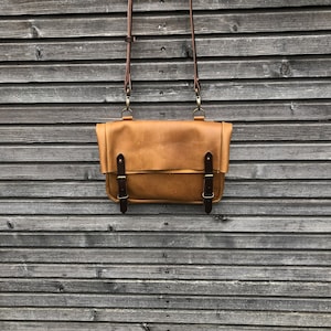 Musette satchel made in oiled leather with adjustable shoulderstrap UNISEX image 6