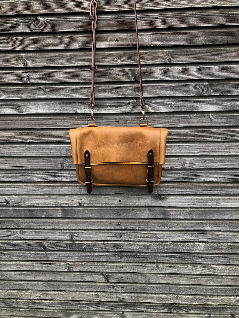 Musette satchel made in oiled leather with adjustable shoulderstrap UNISEX image 6