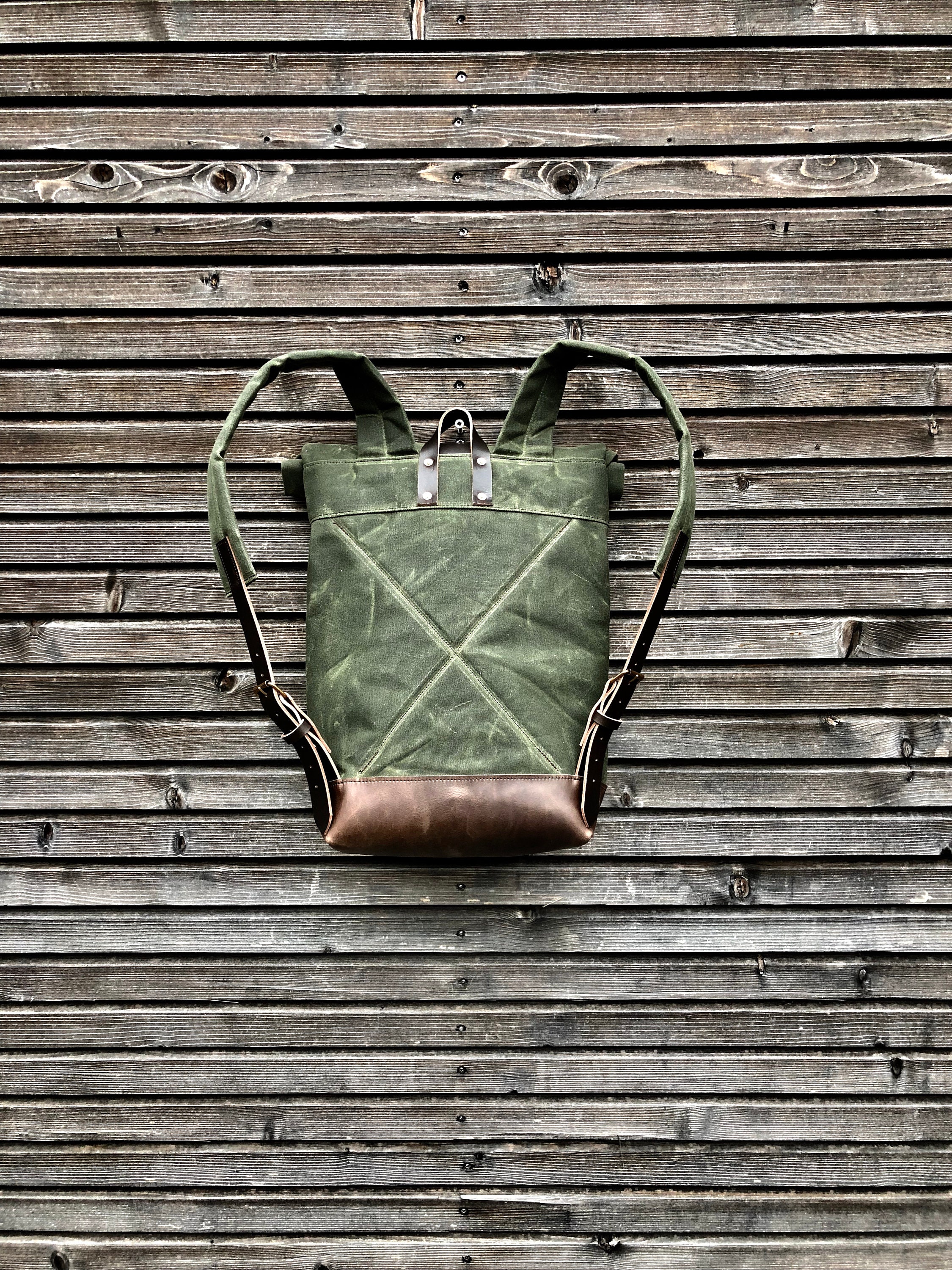 Sac à dos robuste en toile vert armée et cuir de style vintage | En stock! | Convey