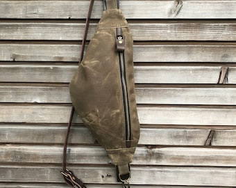 Riñonera de lona encerada: bolso de pecho con correa de cuero