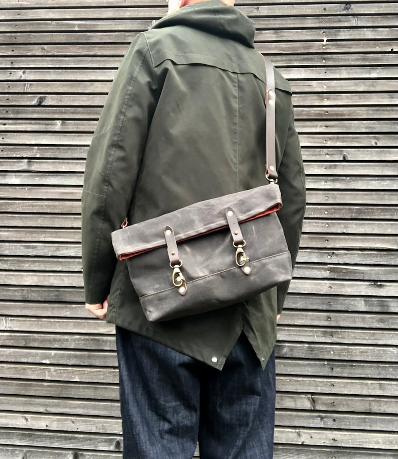 Field bag made in waxed canvas and leather satchel / messenger bag / canvas day bag image 3