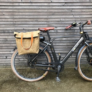 Bike pannier / diaper bag convertible into bicycle bag in waxed canvas with zipper closure and cross body strap image 6