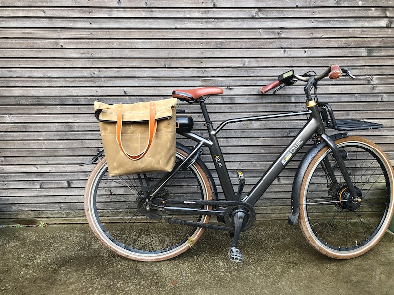 Bike pannier / diaper bag convertible into bicycle bag in waxed canvas with zipper closure and cross body strap image 6