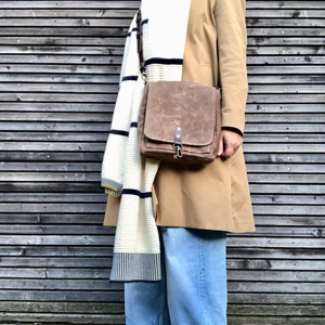 Messenger bag in waxed canvas with leather adjustable shoulder strap and closing flap medium size image 1